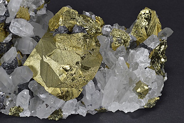 Chalcopyrite, Sphalerite, Galena, Quartz