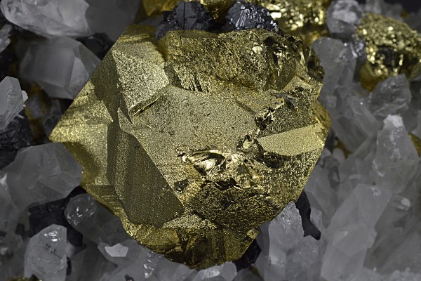 Chalcopyrite, Sphalerite, Galena, Quartz