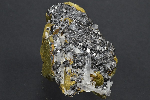 Sphalerite with Quartz inclusions set on Chalcopyrite