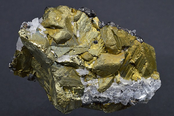 Sphalerite with Quartz inclusions set on Chalcopyrite