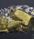 Sphalerite with Quartz inclusions set on Chalcopyrite
