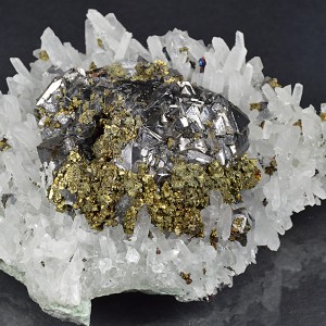 Sphalerite, iridescent Chalcopyrite, Quartz
