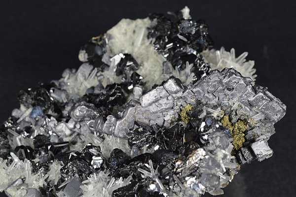 Sphalerite, thin Galena plate , iridescent Chalcopyrite, Quartz, Pyrite