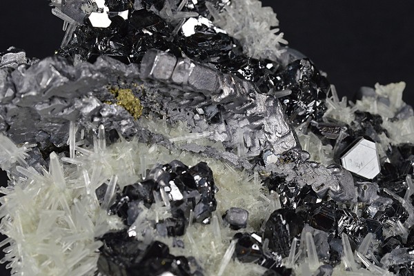 Sphalerite, thin Galena plate , iridescent Chalcopyrite, Quartz, Pyrite