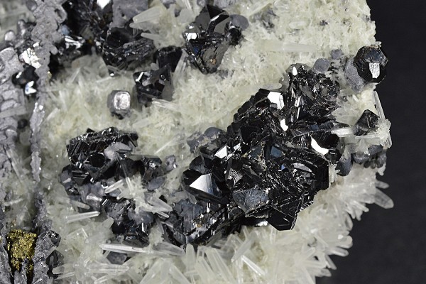 Sphalerite, thin Galena plate , iridescent Chalcopyrite, Quartz, Pyrite