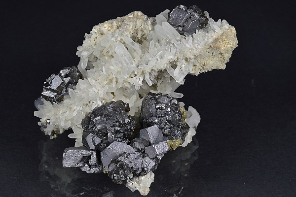 gem Sphalerite var.Cleiophane, Galena, Quartz, Chalcopyrite, Calcite