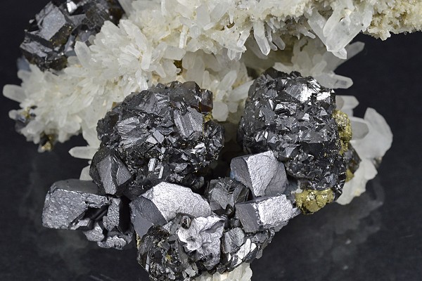 gem Sphalerite var.Cleiophane, Galena, Quartz, Chalcopyrite, Calcite
