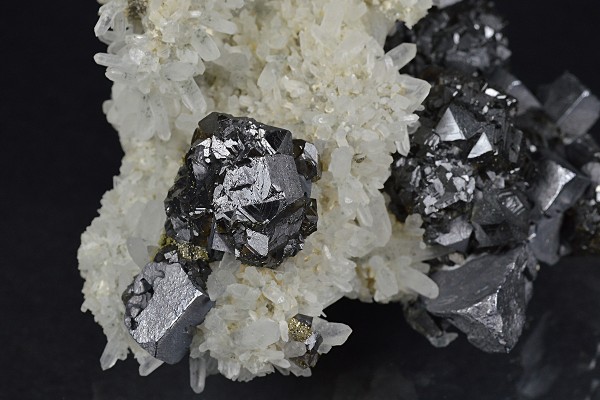 gem Sphalerite var.Cleiophane, Galena, Quartz, Chalcopyrite, Calcite