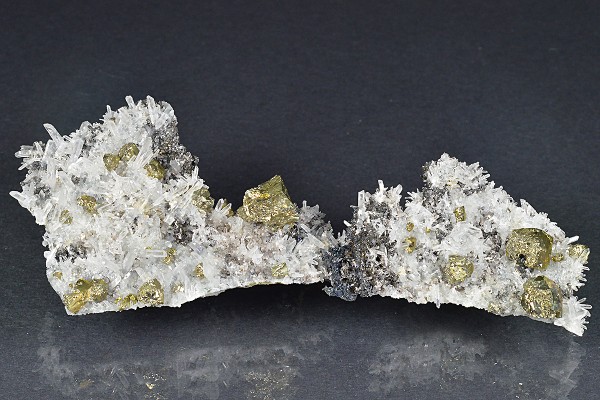 Chalcopyrite, Sphalerite, Quartz