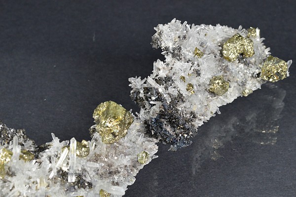 Chalcopyrite, Sphalerite, Quartz
