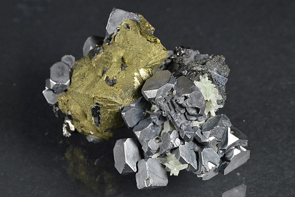 Chalcopyrite, truncated Galena, Sphalerite, Quartz