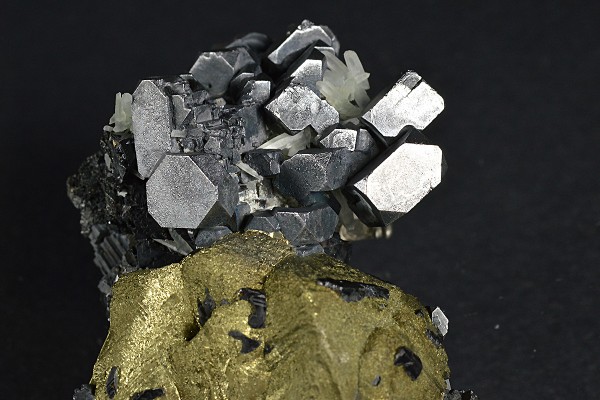 Chalcopyrite, truncated Galena, Sphalerite, Quartz