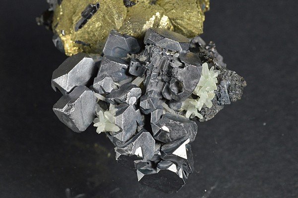 Chalcopyrite, truncated Galena, Sphalerite, Quartz