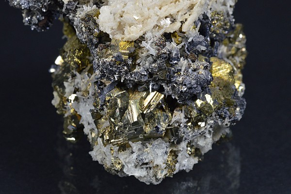 Chalcopyrite, Pyrite, Galena, Calcite, Quartz