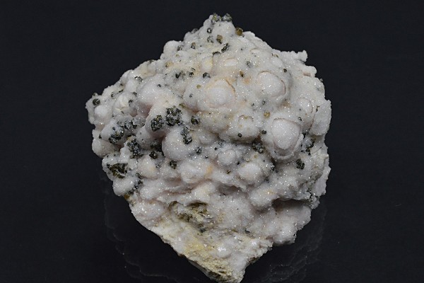 Quartz after pseudomorphous set on Calcite with Cleiophane inclusions