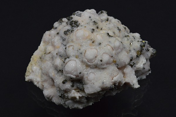 Quartz after pseudomorphous set on Calcite with Cleiophane inclusions