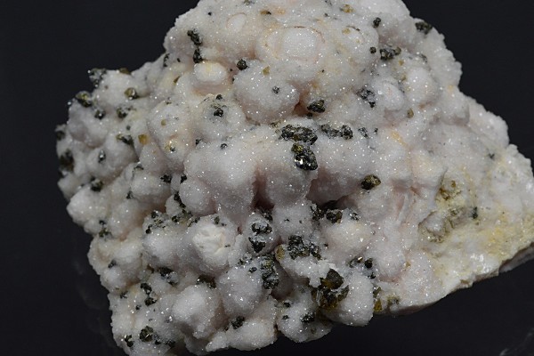 Quartz after pseudomorphous set on Calcite with Cleiophane inclusions