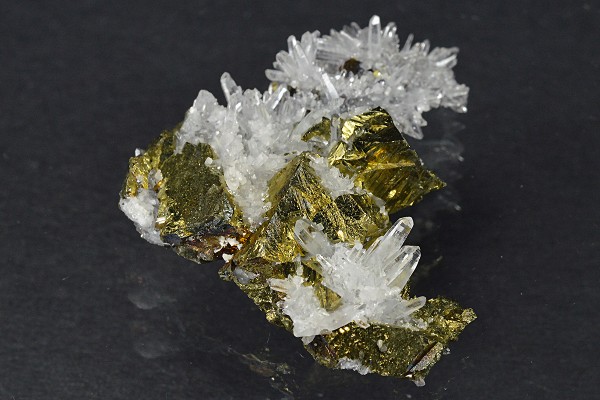Chalcopyrite, Quartz
