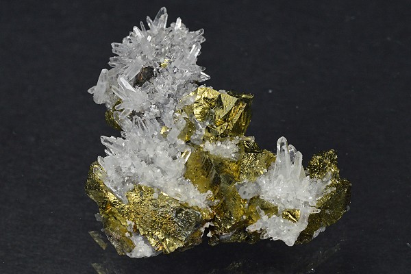 Chalcopyrite, Quartz