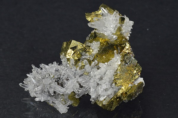 Chalcopyrite, Quartz