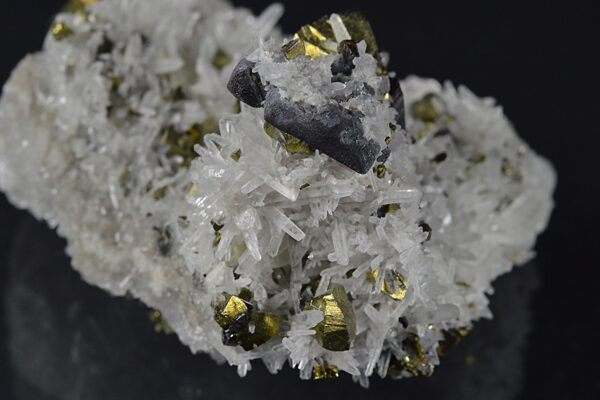 Quartz, Chalcopyrite, Galena, Calcite