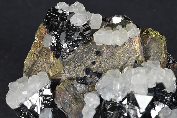 Iridescent Chalcopyrite, truncated Sphalerite, Calcite