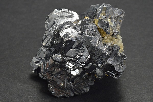Spinel Law Twin Galena, Quartz, Calcite