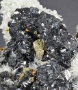Sphalerite, iridescent Chalcopyrite, Quartz