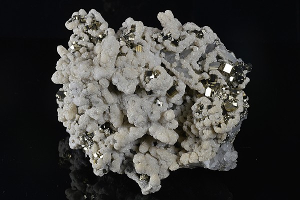 Pyrite, Siderite, Quartz, Calcite