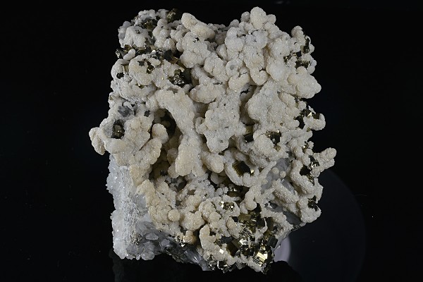 Pyrite, Siderite, Quartz, Calcite