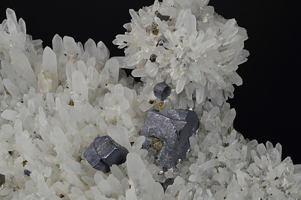 Quartz, gem Sphalerite var.Cleiophane, truncated Galena, Chalcopyrite, Pyrite, Calcite