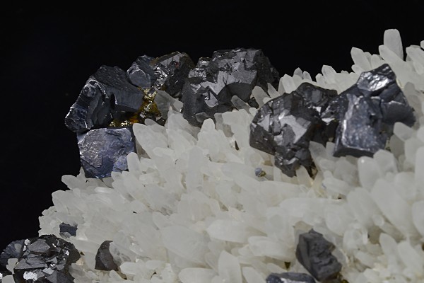 Quartz, gem Sphalerite var.Cleiophane, truncated Galena, Chalcopyrite, Pyrite, Calcite