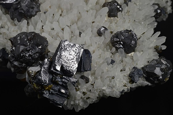 Quartz, gem Sphalerite var.Cleiophane, truncated Galena, Chalcopyrite, Pyrite, Calcite