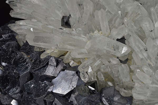 Twinned and truncated Galena, Quartz, Sphalerite