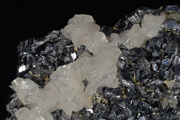 Rhombohedral Calcite set on twinned Galena, Chalcopyrite, Quartz