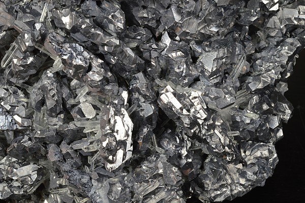 Spinel Law Twin Galena with Quartz inclusions