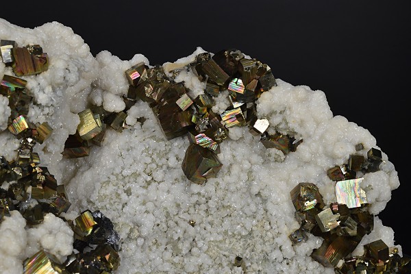 Pyrite, Sphalerite, Quartz, Calcite