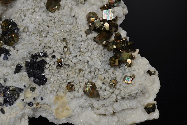Pyrite, Sphalerite, Quartz, Calcite
