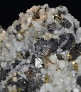 Sphalerite and Pyrite on Quartz with growth phantoms, Calcite
