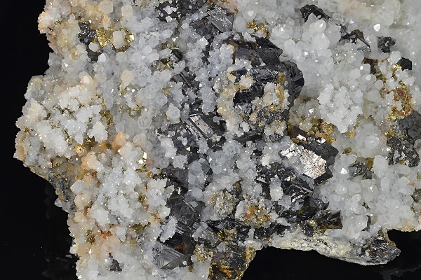 Sphalerite and Pyrite on Quartz with growth phantoms, Calcite