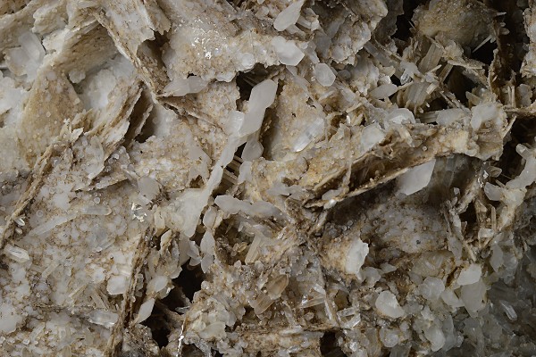 Two generations Calcite with Quartz inclusions