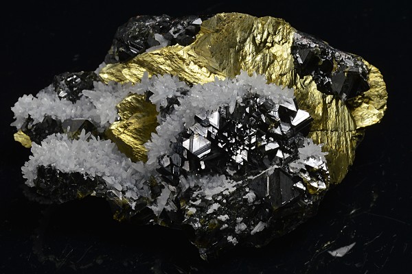 Chalcopyrite, Sphalerite, Quartz