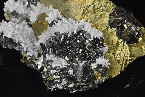 Chalcopyrite, Sphalerite, Quartz