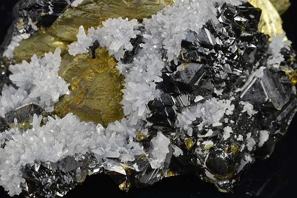 Chalcopyrite, Sphalerite, Quartz