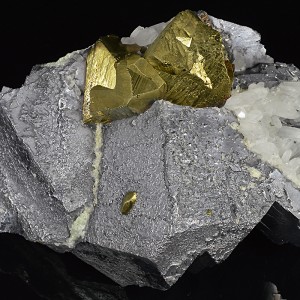 Chalcopyrite, Quartz set on Galena