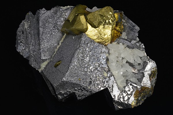 Chalcopyrite, Quartz set on Galena