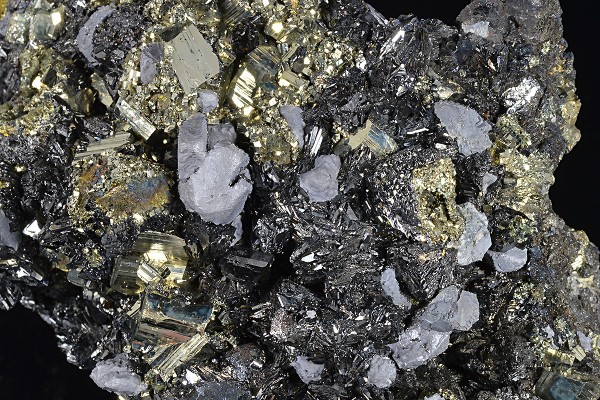 Sphalerite tetrahedrons,Pyrite, Chalcopyrite, Galena