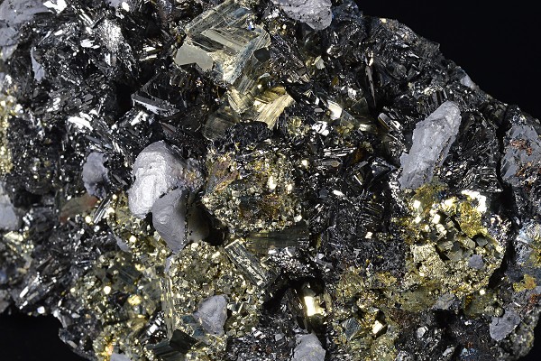 Sphalerite tetrahedrons,Pyrite, Chalcopyrite, Galena