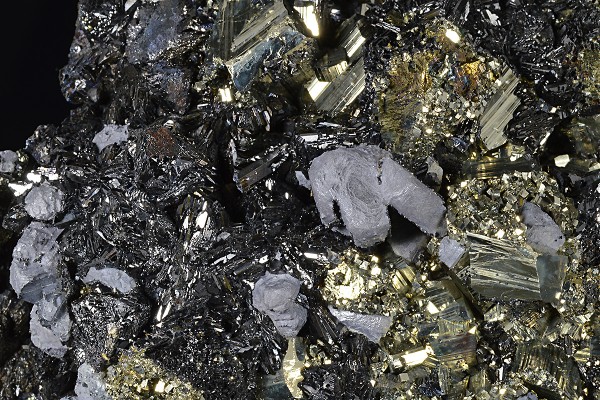 Sphalerite tetrahedrons,Pyrite, Chalcopyrite, Galena