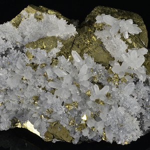 Quartz set on Chalcopyrite, Sphalerite